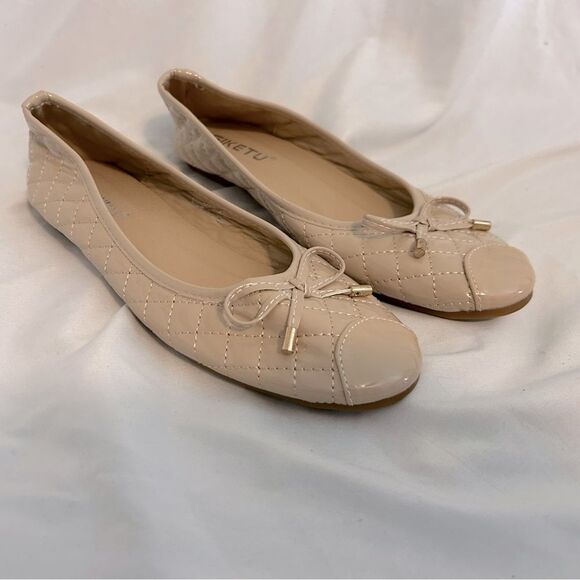 Women's flats quilted pattern round toe beige size 7.5 - Picture 1 of 8